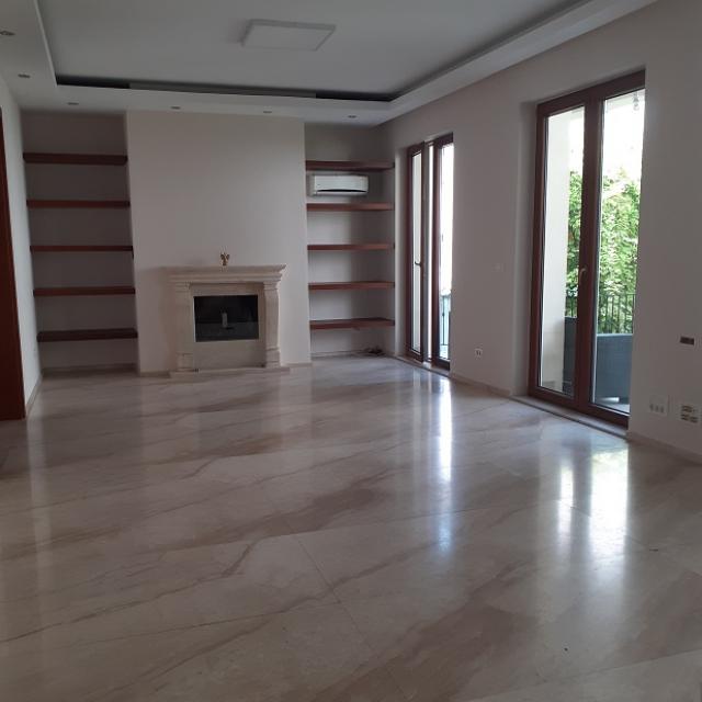 CUKARICA BANOVO BRDO 360m2 , 3500e