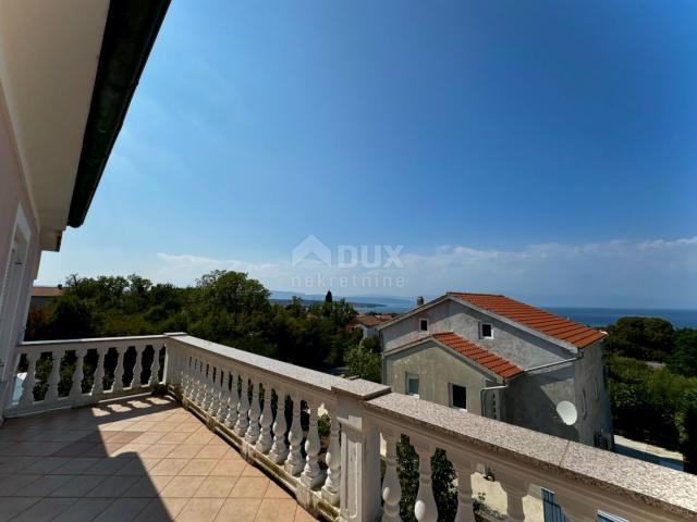 KRK ISLAND, MALINSKA - spacious house with three apartments 600m from the sea