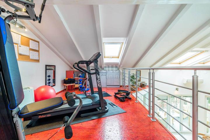 OPATIJA - Penthouse 222m2 in a fantastic location for rent