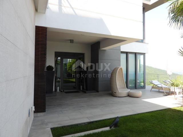 LOVRAN - luxury villa with beautiful sea views, swimming pool and garden of 500m2