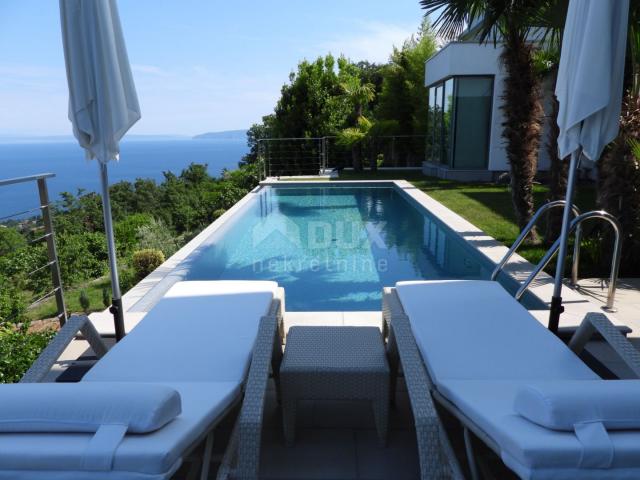 OPATIJA, LOVRAN – luxuriöse Villa mit wunderschönem Blick auf das Meer, einem Swimmingpool und einer