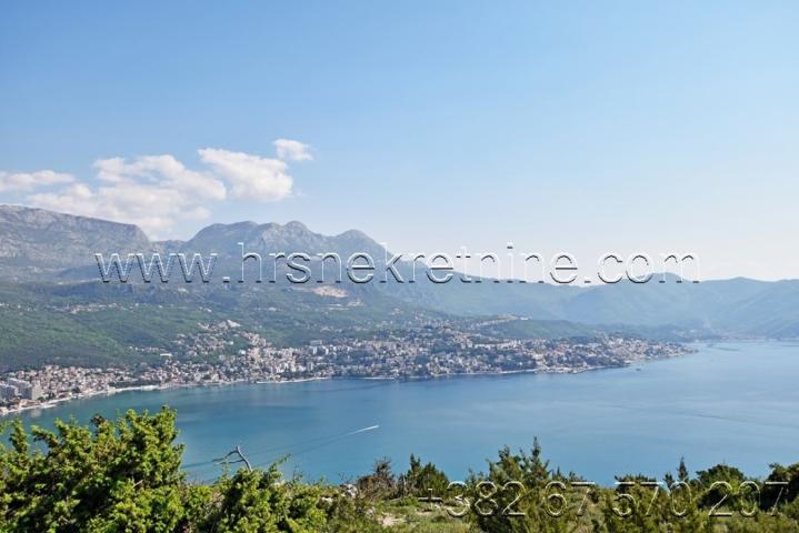 Land with an open view of the sea and the city of Herceg Novi