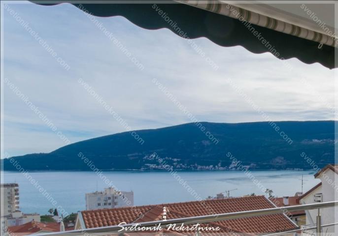  Luksuzan dvosoban stan sa panoramskim pogledom na more i parkingom u vlasnistvu