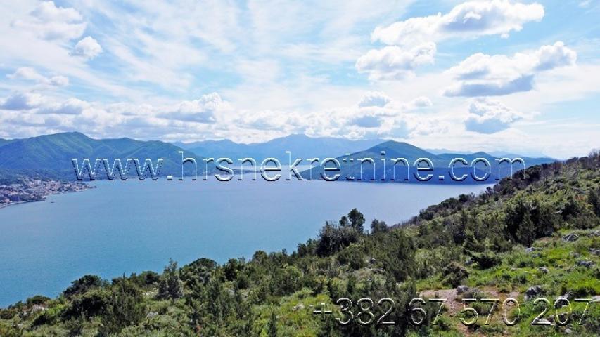 Land with an open view of the sea and the city of Herceg Novi