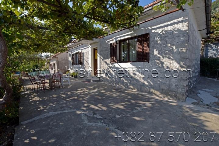 Property with the stone house in Podi Herceg Novi