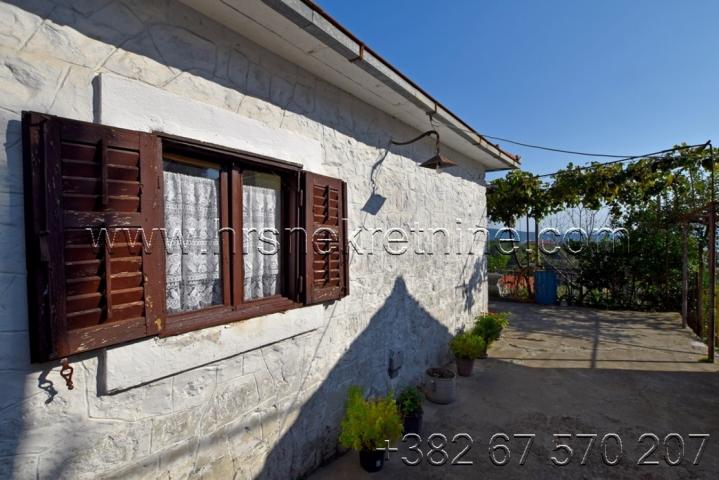 Property with the stone house in Podi Herceg Novi