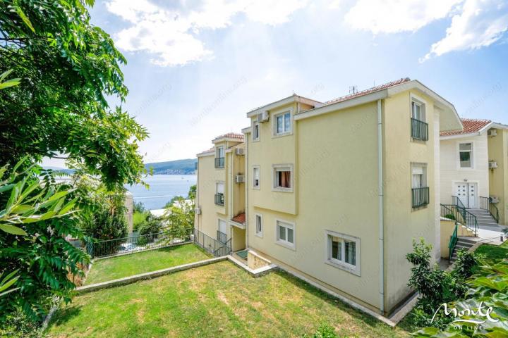 Penthouse sa 2 spavaće sobe u kompleksu sa bazenom i panoramskim pogledom