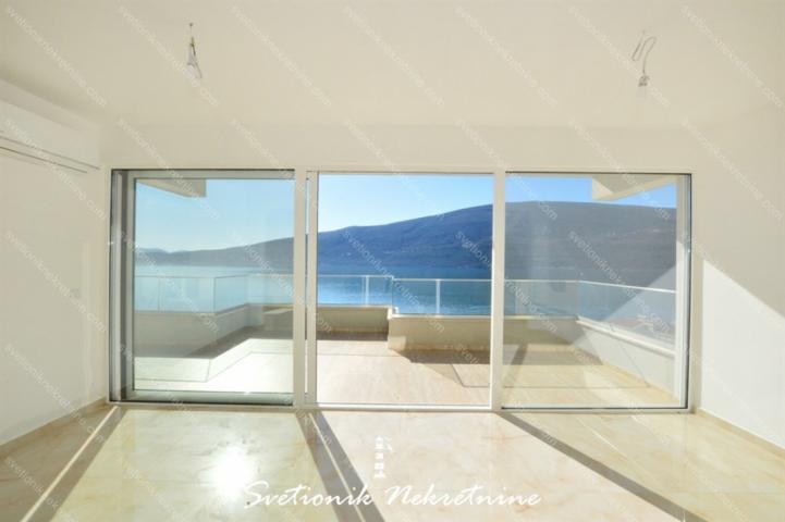 Apartments for sale in Herceg Novi - Luxurious three-bedroom apartment located i