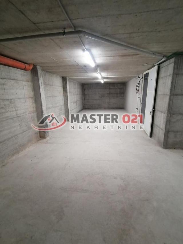 Odličan ulični lokal 122m2, parking, kalorimetri - Kralja Petra I