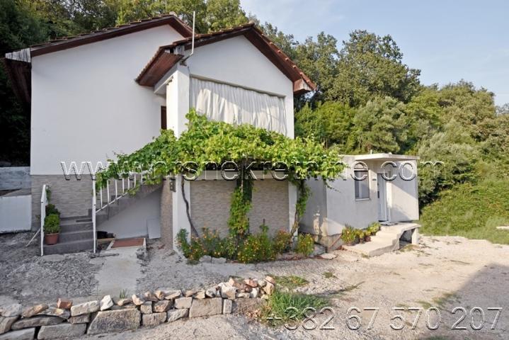 Two small houses in Topla Herceg Novi