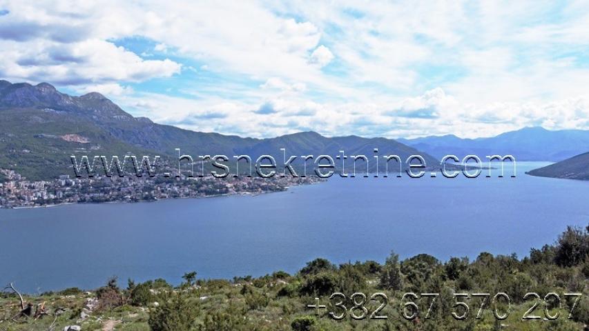 Land with an open view of the sea and the city of Herceg Novi