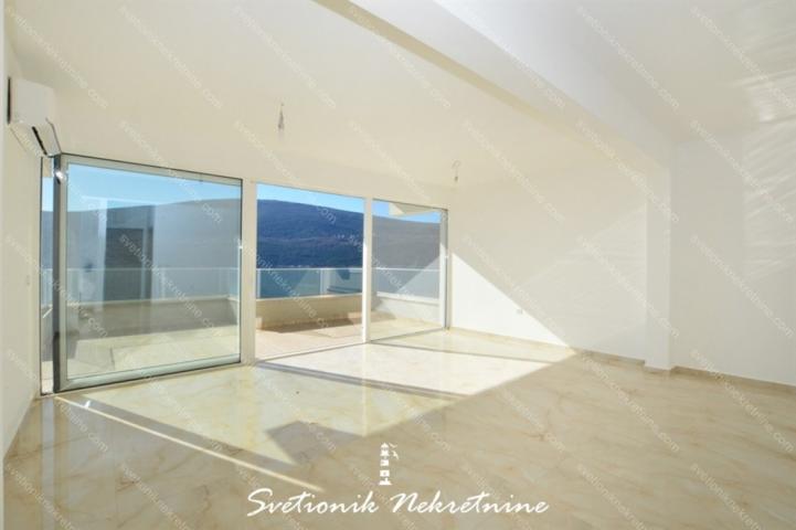 Apartments for sale in Herceg Novi - Luxurious three-bedroom apartment located i