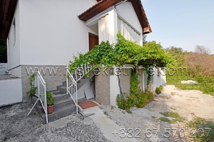 Two small houses in Topla Herceg Novi