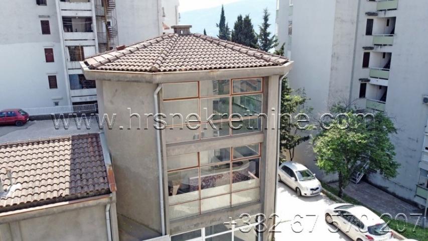 Two business premises in Herceg Novi settlement Topla 2