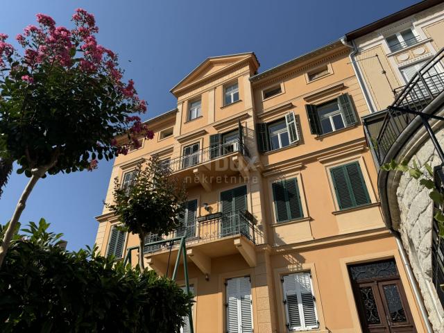 OPATIJA, CENTER - A beautiful manor apartment in a maintained historical villa in the very center of