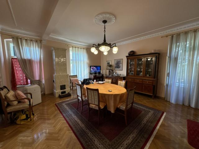 OPATIJA, CENTER - A beautiful manor apartment in a maintained historical villa in the very center of