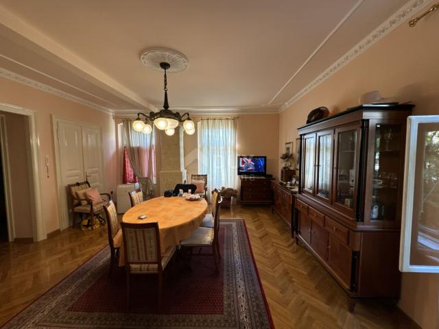 OPATIJA, CENTER - A beautiful manor apartment in a maintained historical villa in the very center of