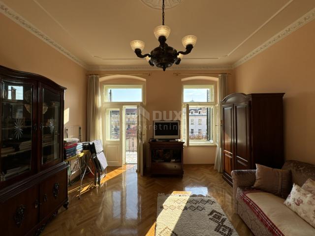 OPATIJA, CENTER - A beautiful manor apartment in a maintained historical villa in the very center of