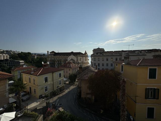 OPATIJA, ZENTRUM – Eine wunderschöne Herrenhauswohnung in einer gepflegten historischen Villa im Zen