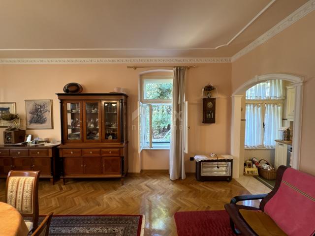 OPATIJA, CENTER - A beautiful manor apartment in a maintained historical villa in the very center of