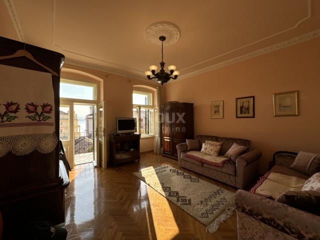 OPATIJA, CENTER - A beautiful manor apartment in a maintained historical villa in the very center of