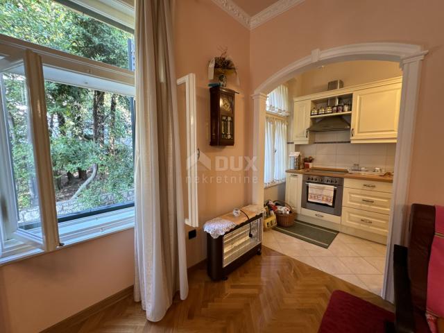 OPATIJA, CENTER - A beautiful manor apartment in a maintained historical villa in the very center of