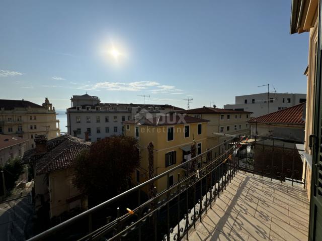 OPATIJA, ZENTRUM – Eine wunderschöne Herrenhauswohnung in einer gepflegten historischen Villa im Zen