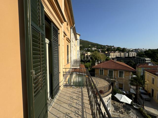 OPATIJA, ZENTRUM – Eine wunderschöne Herrenhauswohnung in einer gepflegten historischen Villa im Zen