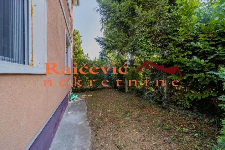 SAVSKI VENAC DEDINJE 70m2 , T , 250000e