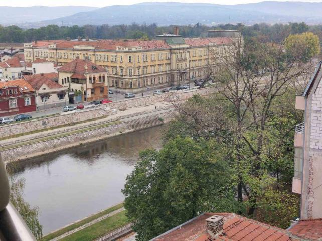 Duplex stan na keju u centru