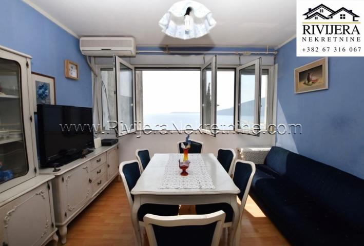 Savina two-bedroom apartment with an excellent view of the sea, entrance to the 