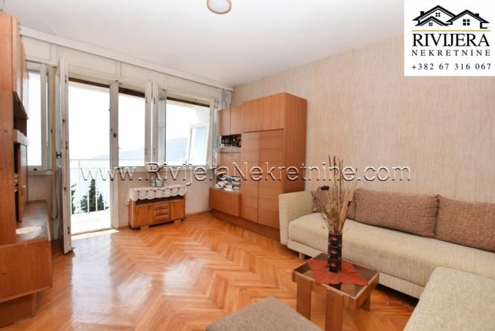 Savina two-bedroom apartment with an excellent view of the sea, entrance to the 