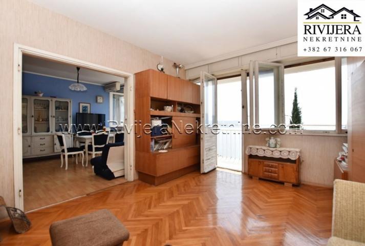 Savina two-bedroom apartment with an excellent view of the sea, entrance to the 