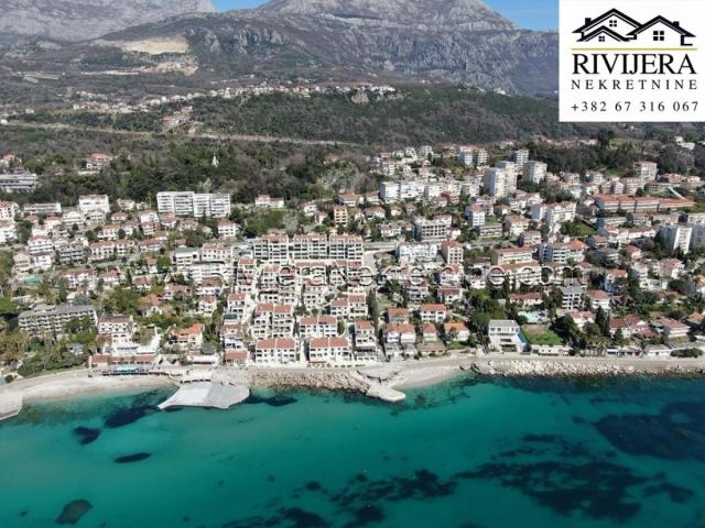 Savina two-bedroom apartment with an excellent view of the sea, entrance to the 