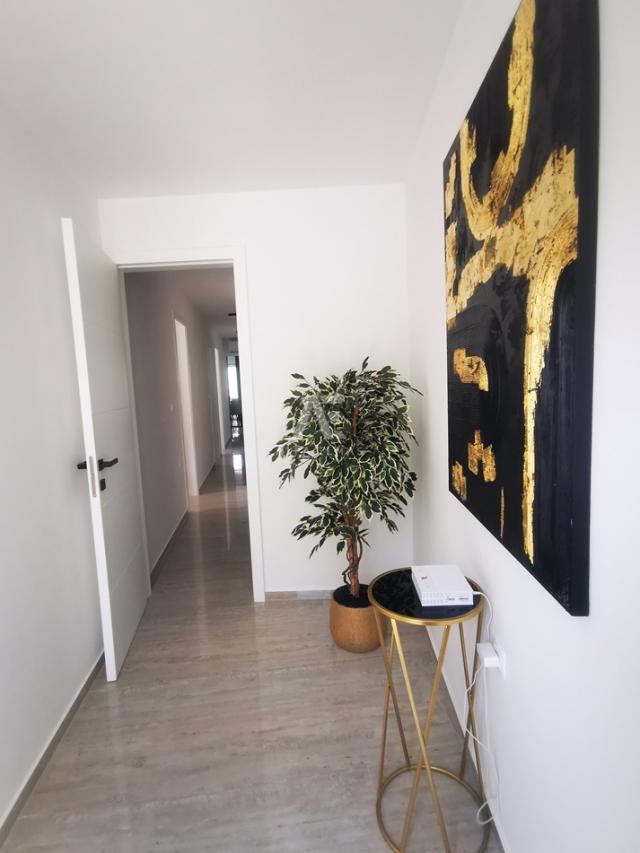 Malinska, Wohnung mit Pool in exklusiver Lage! ID 593