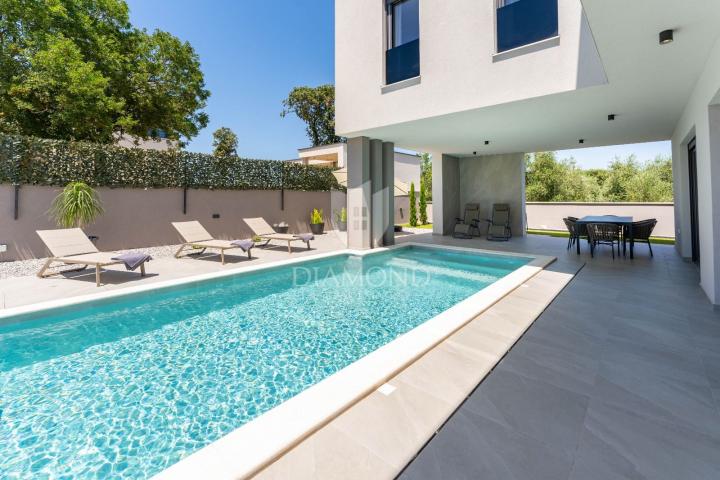 Elegante moderne Villa mit Blick auf das Meer und Brijuni