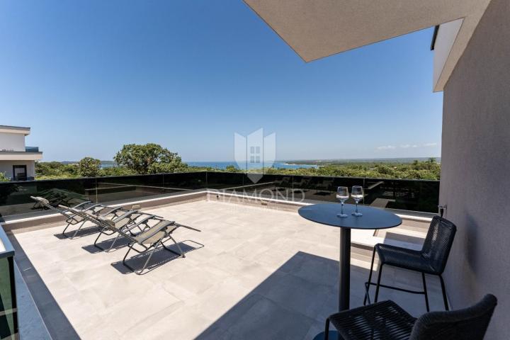 Elegante moderne Villa mit Blick auf das Meer und Brijuni