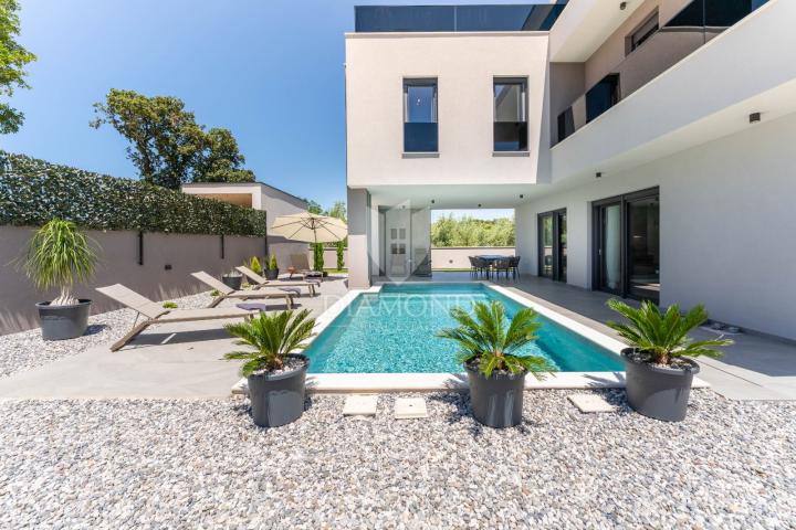 Elegante moderne Villa mit Blick auf das Meer und Brijuni