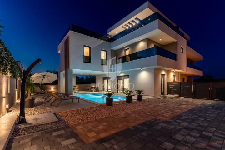 Elegante moderne Villa mit Blick auf das Meer und Brijuni