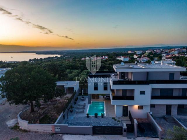 Elegante moderne Villa mit Blick auf das Meer und Brijuni