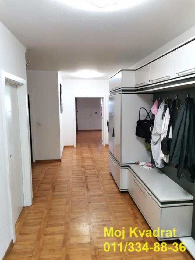 Zvezdara, Đeram pijaca - Bulevar kralja Aleksandra, 120m2