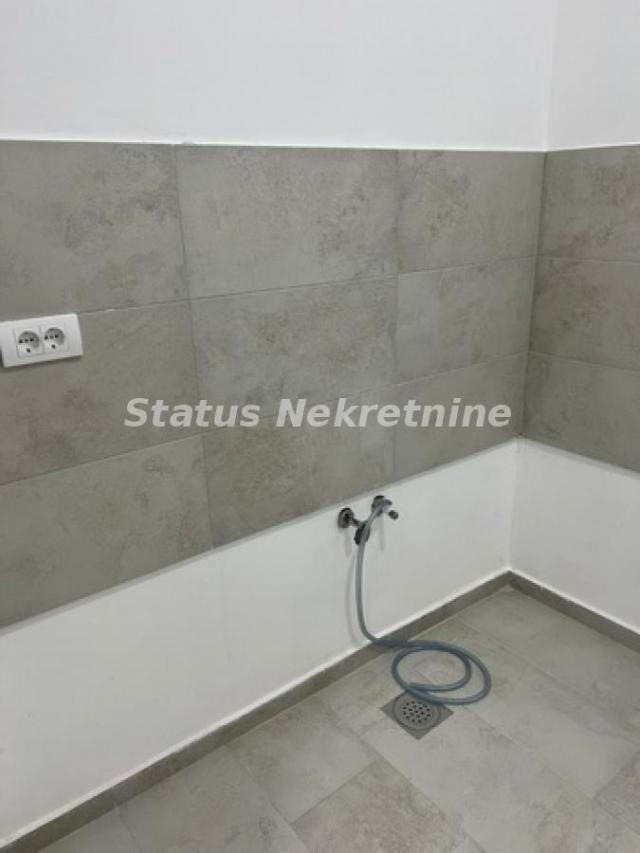 Podbara-Uknjižen Lokal 57 m2 za Razne Namene-065/385 8880