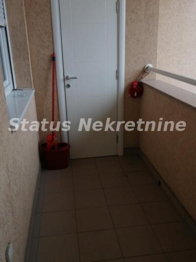 Extra lux stan-Odlična lokacija 650 eu. SA TROŠKOVIMA  - 065/3858-888