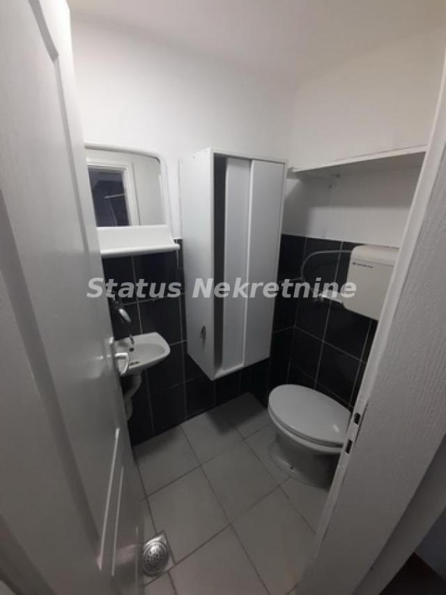 Salajka-Uknjižen Ulični Lokal 36 m2 sa galerijom na Top Lokaciji-065/385 8880