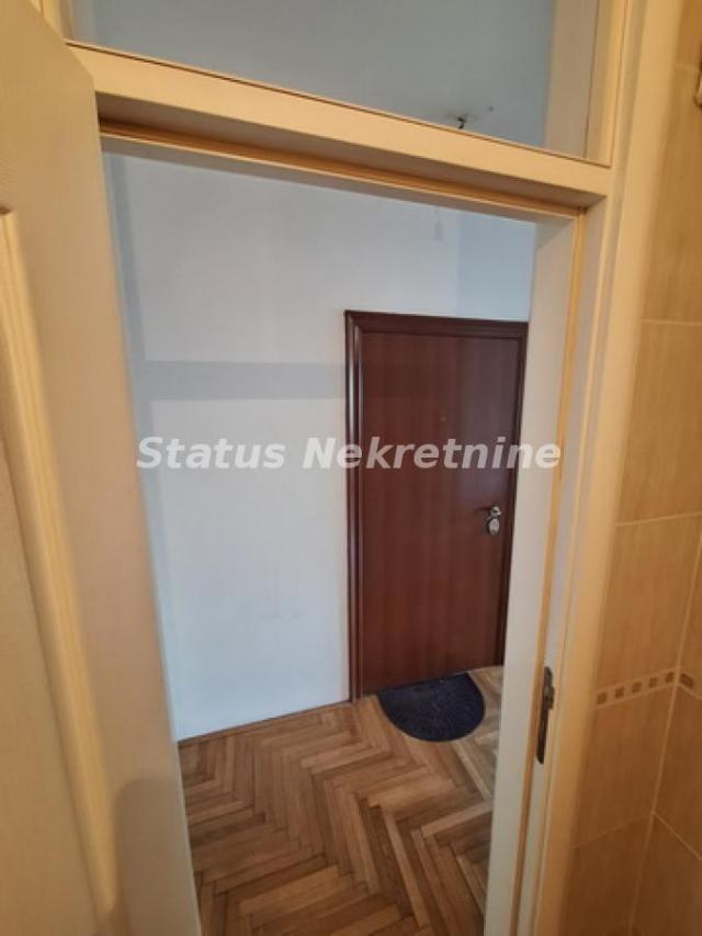 Grbavica-Uknjižena Garsonjera 20 m2 na Top Lokaciji-065/385 8880