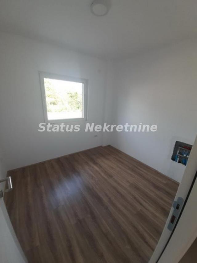 Veternik-Lep Jednoiposoban stan 42 m2 u mirnom kraju-065/385 8880