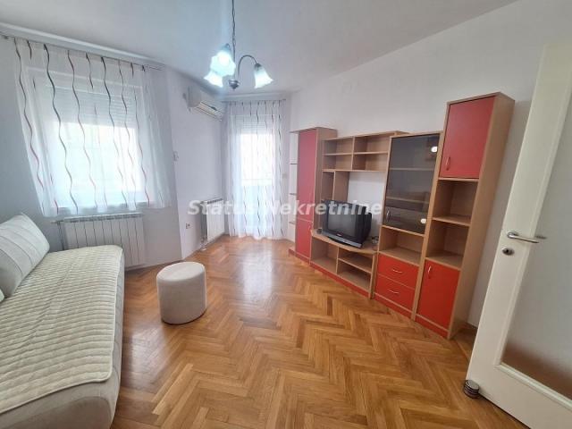 ODLIČAN DVOSOBAN STAN 44M2 GRBAVICA 450EU