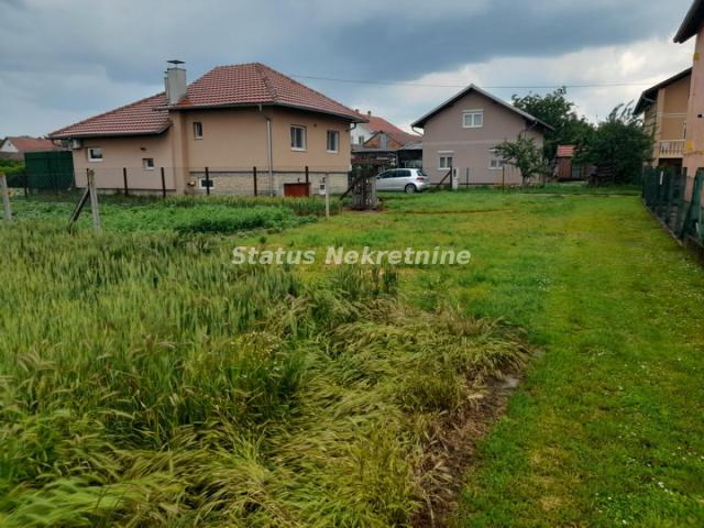 Futog-Odličan Građevinski plac 686 m2 u Novom Futogu-065/385 8880