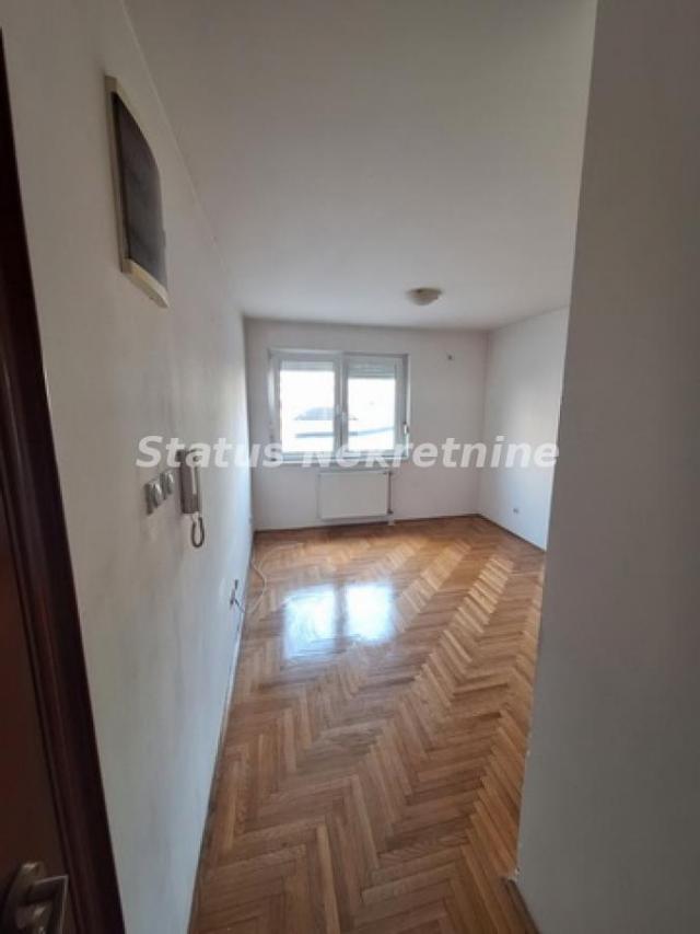 Grbavica-Uknjižena Garsonjera 20 m2 na Top Lokaciji-065/385 8880