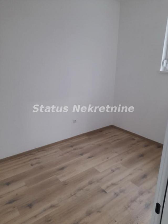 Petrovaradin-Useljiv Jednoiposoban stan 33 m2 u Suterenu na Top Lokaciji--065/385 8880